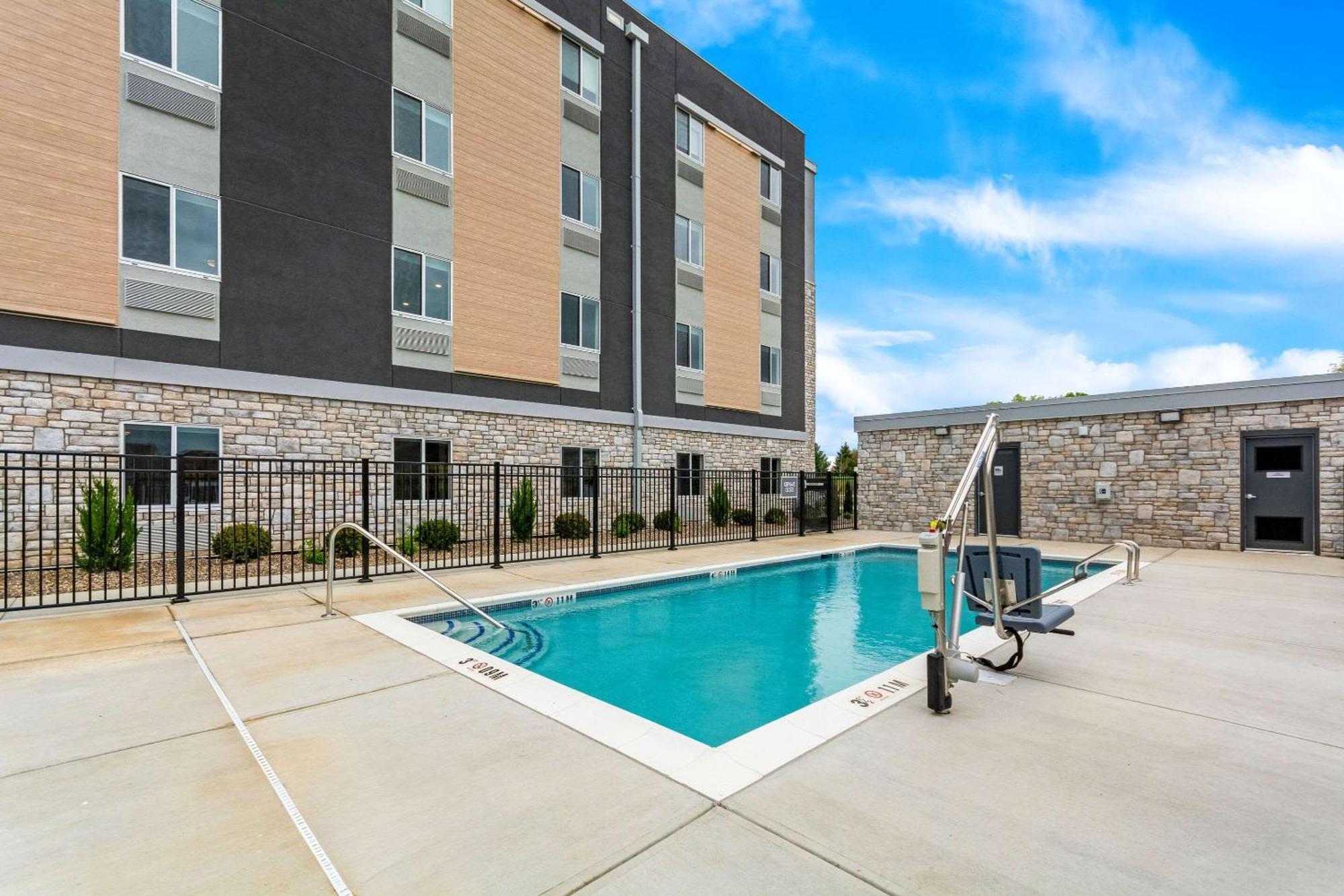 Everhome Suites Lexington - Horse Park المظهر الخارجي الصورة